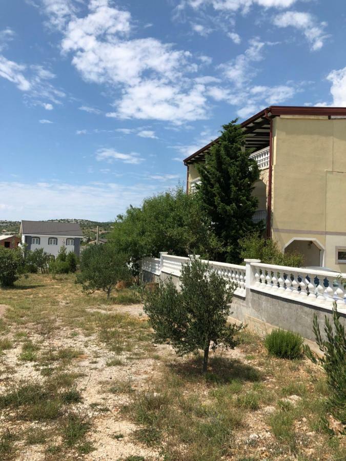 Apartmani Gabi Cesarica Eksteriør bilde